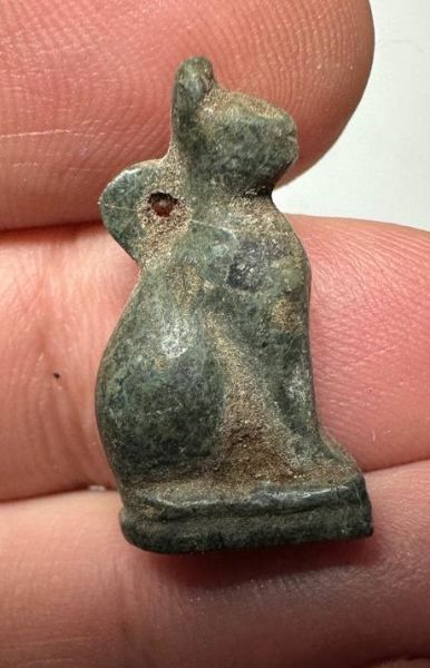 Picture of ANCIENT EGYPT -  BEAUTIFUL  GREEN STONE AMULET OF A CAT . NEW KINGDOM .1250 B.C. 