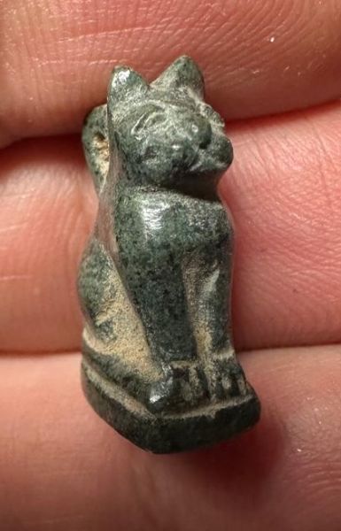 Picture of ANCIENT EGYPT -  BEAUTIFUL  GREEN STONE AMULET OF A CAT . NEW KINGDOM .1250 B.C. 
