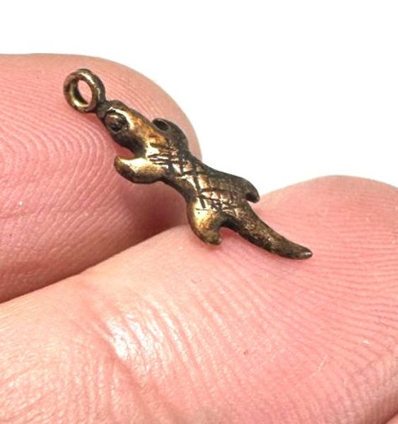 Picture of ANCIENT EGYPT. NEW KINGDOM. GOLD AMULET OF A LIZARD . 1400 - 1250 B.C