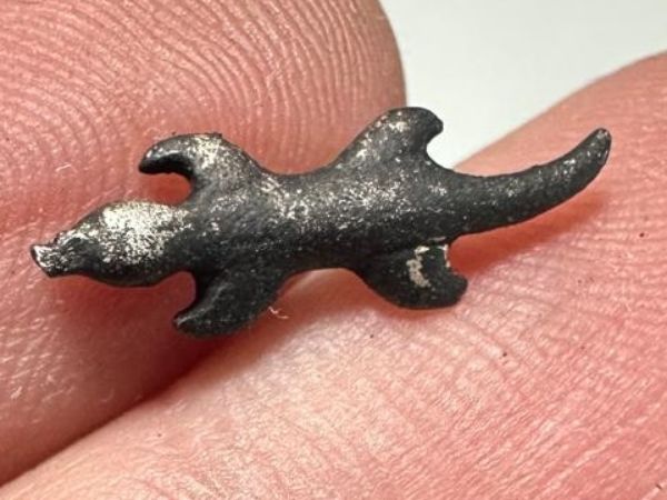 Picture of ANCIENT EGYPT. NEW KINGDOM. SILVER AMULET OF A LIZARD . 1400 - 1250 B.C