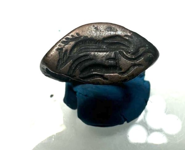 Picture of Babylonia or Mesopotamia. 2nd century AD. Bronze Ring. TWO ANIMALS GALLOPING IN OPPOSITE DIRECTIONS.