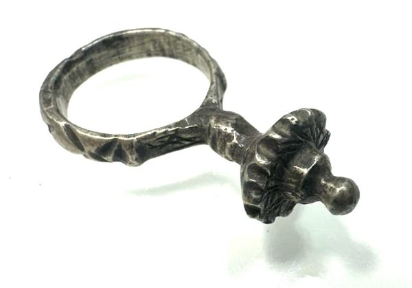 Picture of LATE MAMLUK / EARLY OTTOMAN SILVER RING. 14TH - 16TH CENTURY A.D