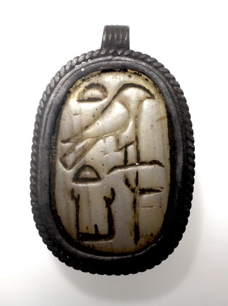Picture of ANCIENT EGYPT. STONE AND SILVER SCARAB PENDANT. NEW KINGDOM STYLE. REVIVAL PIECE MADE IN THE LATE PERIOD . 600 - 300 B.C