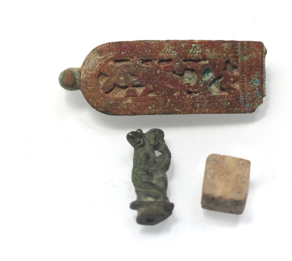 Picture of  ANCIENT ROME. LOT OF THREE RELICS. 200 - 500 A.D