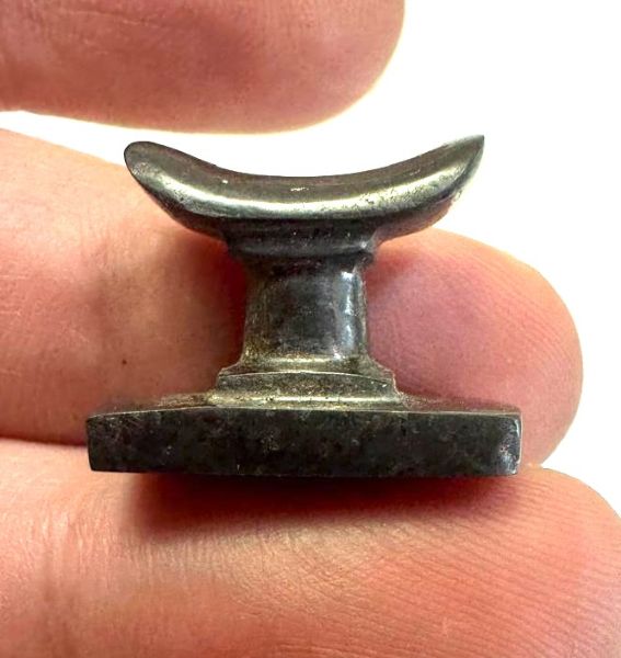 Picture of ANCIENT EGYPT. 26TH DYNASTY. BEAUTIFUL HAMETITE STONE HEAD REST AMULET . 600 - 300 B.C