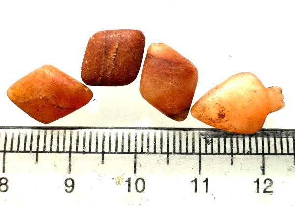 Picture of ANCIENT EGYPT. NEW KINGDOM A STONE HEART AMULET AND 3 DIAMOND SHAPED BEADS . 1400 B.C