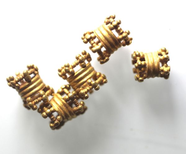 Picture of   Ancient Roman. A GROUP OF 5 GOLD SPACERS. BEAUTIFUL WORK. 300 - 400 A.D