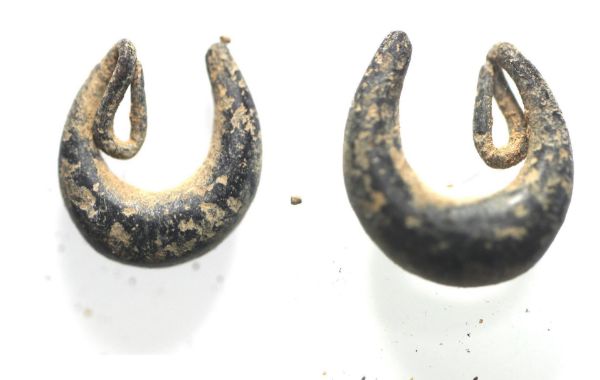 Picture of ANCIENT LEVANT. CURRENCY BEFORE COINS. GILDED SILVER EARRING. 800 - 700 B.C