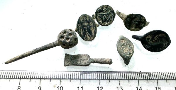Picture of ANCIENT IRON AGE - ROMAN BRONZE RING BEZELS PLUS OTHER ITEMS