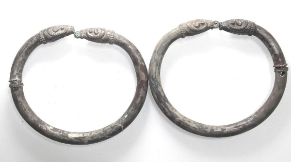 Picture of LEVANT . IRON AGE 7TH - 6TH CENTURY B.C PAIR OF HOLLOW SILVER BRACELETS 