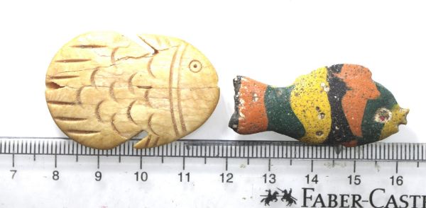 Picture of ANCIENT EGYPT. BYZANTINE. LOT OF TWO FISH AMULETS. ONE BONE AND ONE GLASS. 800 - 1000 A.D