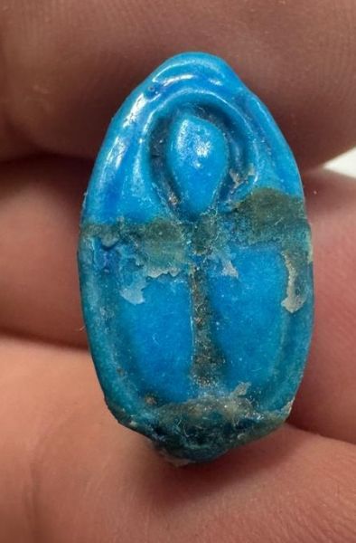 Picture of ANCIENT EGYPT.  FAIENCE RING. AMARNA. TIME OF KING TUTANKHAMUN. 1340 B.C .  ANKH
